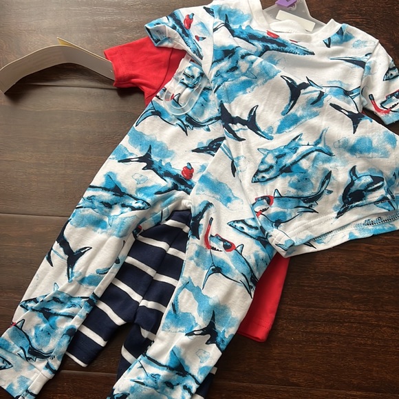 Carter’s Unisex 4 piece Shark Pajama Set 12month - Picture 4 of 6